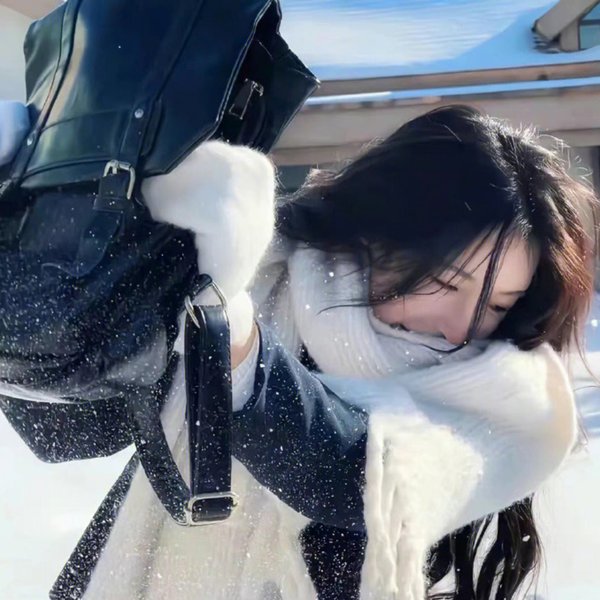 人妖打排球海报